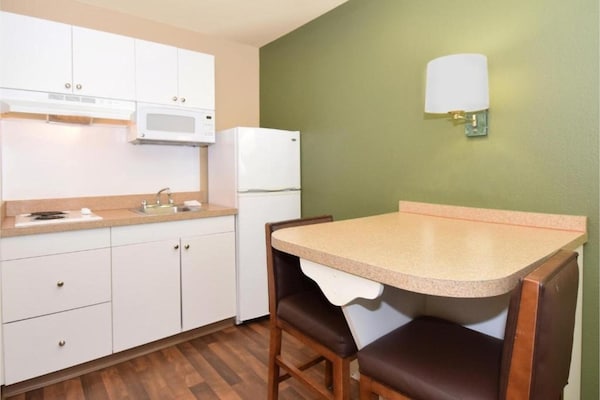 Foto van 1 Kingsize Bed | Suite, Nsmk, Keuken, Slaapbank - Vakantiehuis in Baltimore MD - Kitchen