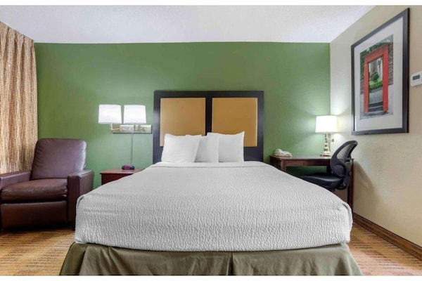 Foto van 1 Queensize Bed | Niet-roken, Keuken - Vakantiehuis in Baltimore MD - BedRoom
