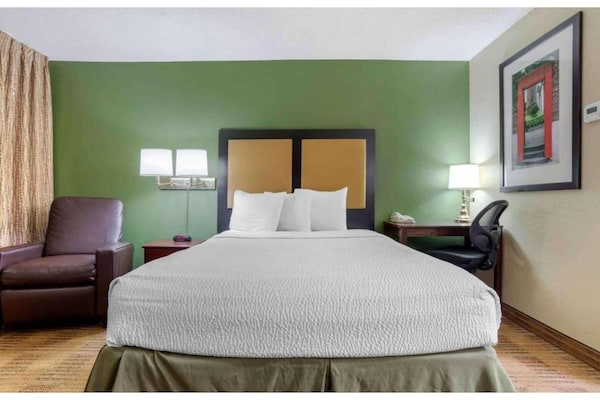 Foto van 1 Kingsize Bed | Niet-roken, Keuken, Douche - Vakantiehuis in Baltimore MD - BedRoom