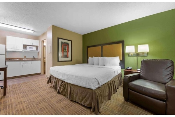 Foto van 1 Kingsize Bed | Niet-roken, Keuken, Douche - Vakantiehuis in Baltimore MD - BedRoom
