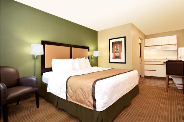 Foto van 1 Kingsize Bed | Niet-roken, Keuken, Douche - Vakantiehuis in Baltimore MD - BedRoom