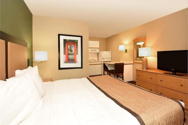 Foto van 1 Kingsize Bed | Niet-roken, Keuken, Douche - Vakantiehuis in Baltimore MD - BedRoom
