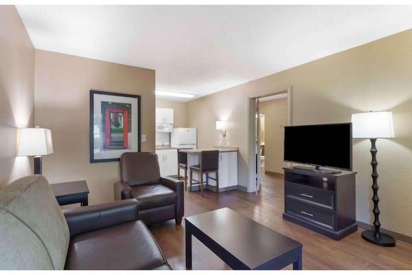 Foto van 1 Kingsize Bed | Niet-roken, Keuken, Douche - Vakantiehuis in Baltimore MD - Facilities