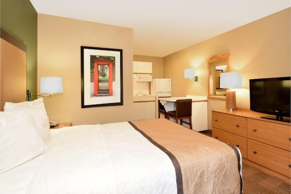 Foto van 1 Kingsize Bed | Niet-roken, Keuken, Douche - Vakantiehuis in Baltimore MD - BedRoom