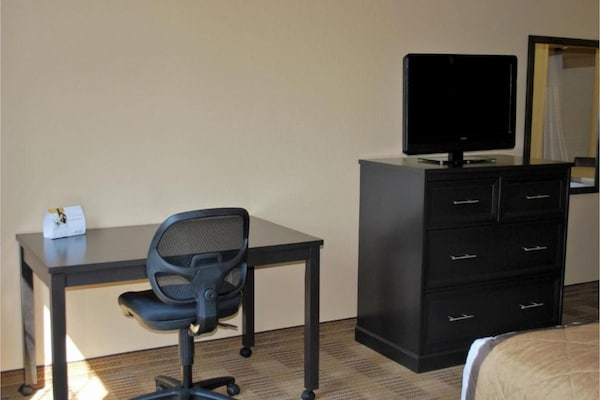 Foto van 1 Queensize Bed | Niet-roken, Keuken - Vakantiehuis in Minneapolis MN - Facilities