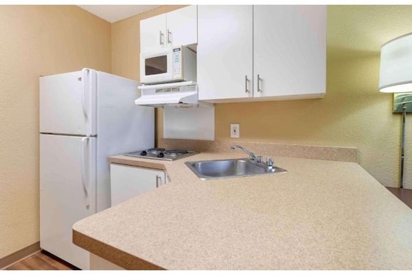 Foto van 1 Kingsize Bed | Suite, Nsmk, Keuken, Slaapbank - Vakantiehuis in Minneapolis MN - Kitchen