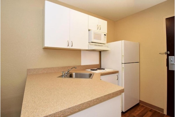 Foto van 1 Kingsize Bed | Suite, Nsmk, Keuken, Slaapbank - Vakantiehuis in Minneapolis MN - Kitchen