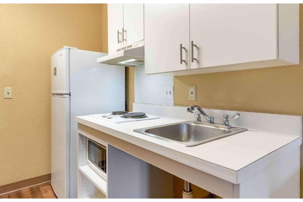 Foto van 1 Kingsize Bed | Suite, Nsmk, Keuken, Slaapbank - Vakantiehuis in Minneapolis MN - Kitchen