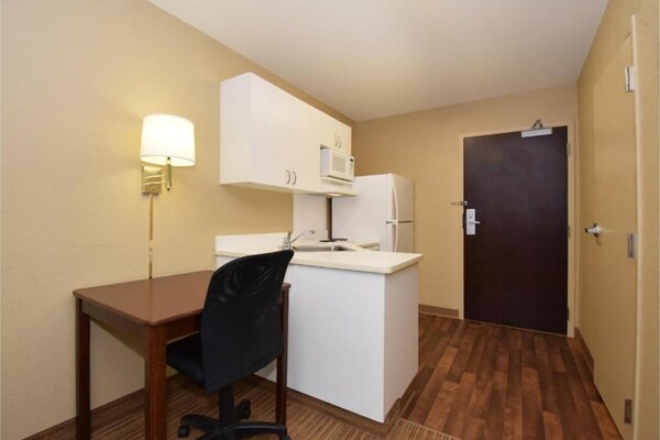 Foto van 1 Kingsize Bed | Suite, Nsmk, Keuken, Slaapbank - Vakantiehuis in Minneapolis MN - Kitchen