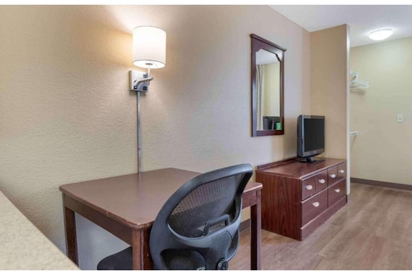 Foto van 1 Kingsize Bed | Suite, Nsmk, Keuken, Slaapbank - Vakantiehuis in Minneapolis MN - Facilities