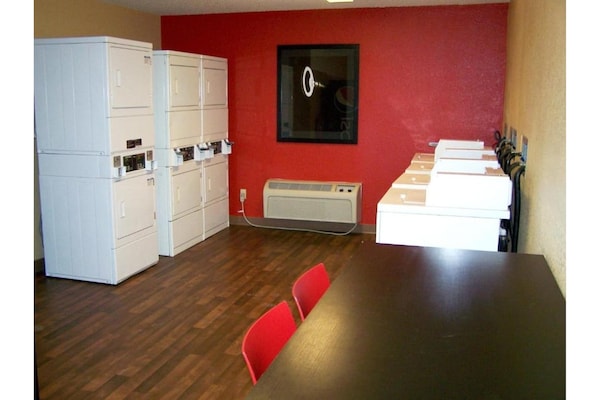 Foto van 1 Kingsize Bed | Niet-roken, Keuken, Douche - Vakantiehuis in Minneapolis MN - Facilities