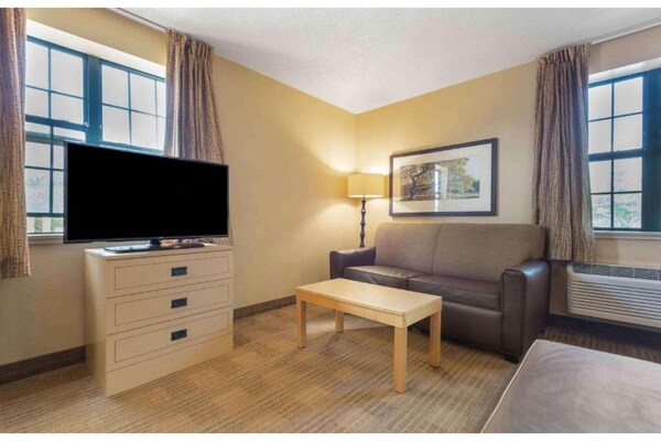 Foto van ADA Studio 6 Buffalo|Queensize bed|RI Douche|Nsmk Keuken - BedRoom