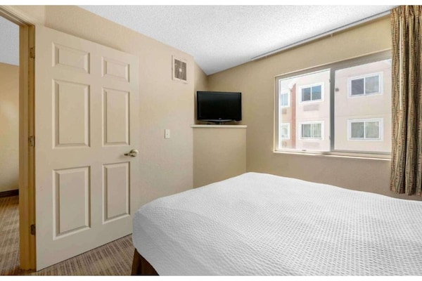 Foto van 1 Queensize Bed | Niet-roken, Keuken - Vakantiehuis in Fishkill - BedRoom