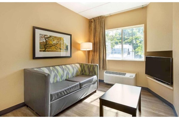 Foto van 1 Queensize Bed | Niet-roken, Keuken - Vakantiehuis in Fishkill - LivingRoom