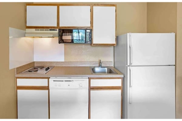 Foto van Queensize bed, RI-douche, Nsmk|Keuken|Studio 6 Fishkill - Kitchen