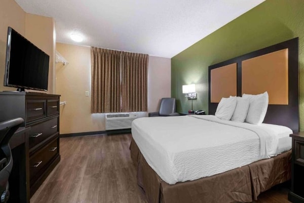 Foto van 1 Queensize Bed | Niet-roken, Keuken - Vakantiehuis in Fishkill - BedRoom