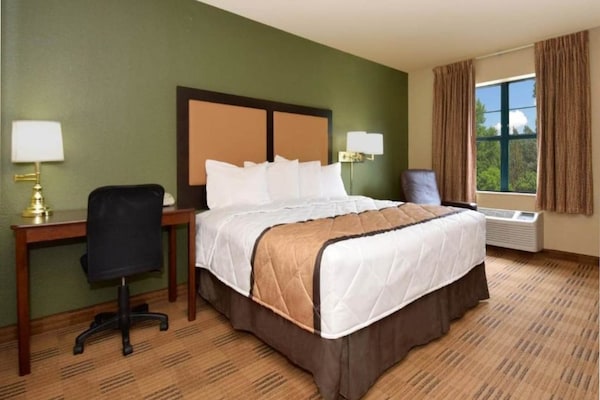 Foto van 1 Kingsize Bed | Niet-roken, Keuken, Douche - Vakantiehuis in Fishkill - BedRoom