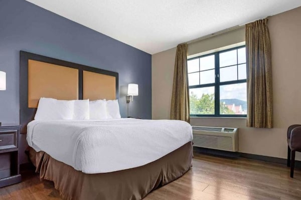Foto van 1 Kingsize Bed | Niet-roken, Keuken, Douche - Vakantiehuis in Fishkill - BedRoom