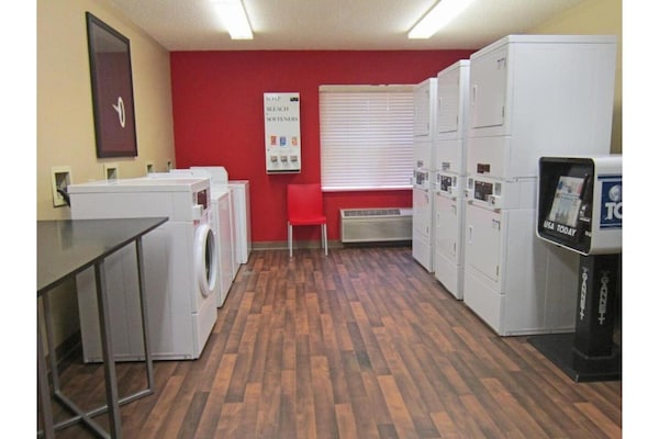 Foto van 1 Queensize Bed | Niet-roken, Keuken - Vakantiehuis in Rochester NY - Facilities