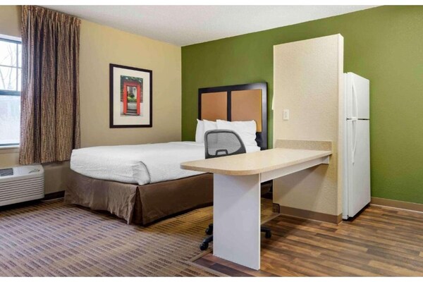 Foto van 1 Queensize Bed | Niet-roken, Keuken - Vakantiehuis in Rochester NY - BedRoom