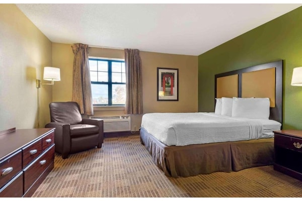 Foto van 1 Queensize Bed | Niet-roken, Keuken - Vakantiehuis in Rochester NY - BedRoom