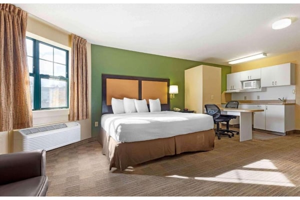 Foto van 1 Queensize Bed | Niet-roken, Keuken - Vakantiehuis in Rochester NY - BedRoom