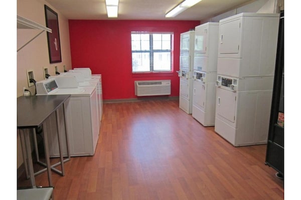 Foto van 1 Queensize Bed | Niet-roken, Keuken - Vakantiehuis in Rochester NY - Facilities