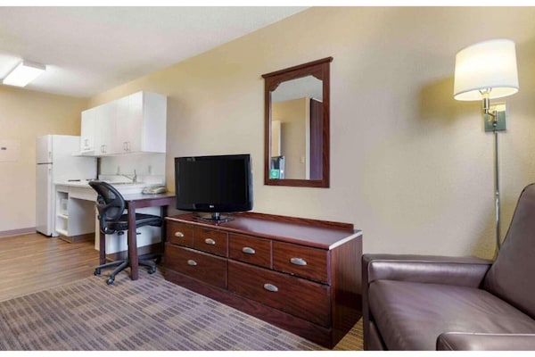 Foto van 1 Queensize Bed | Niet-roken, Keuken - Vakantiehuis in Rochester NY - Facilities