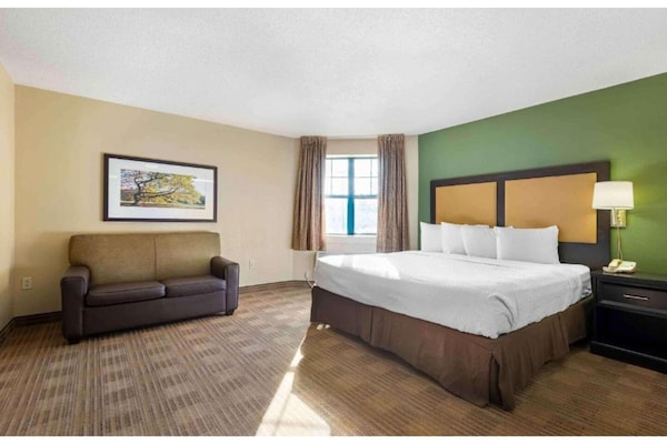 Foto van 1 Queensize Bed | Niet-roken, Keuken - Vakantiehuis in Rochester NY - BedRoom