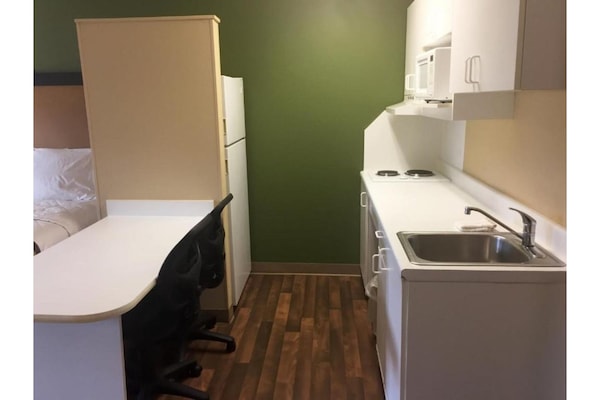 Foto van 1 Kingsize Bed | Niet-roken, Keuken, Douche - Vakantiehuis in Rochester NY - Kitchen