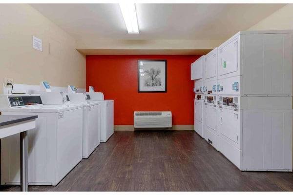 Foto van 1 Kingsize Bed | Niet-roken, Keuken, Douche - Vakantiehuis in Rochester NY - Facilities