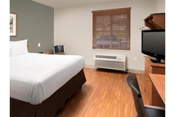 Foto van Relax Full Bed, Nsmk| Kitchen|Studio 6 Sharonville - BedRoom