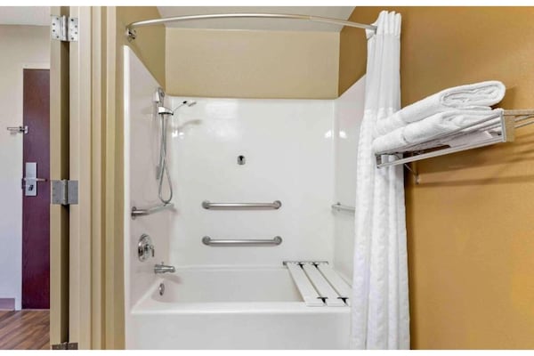 Foto van Studio 6 Findlay | Gezellige Queen Suite, NSMK | Keuken - BathRoom