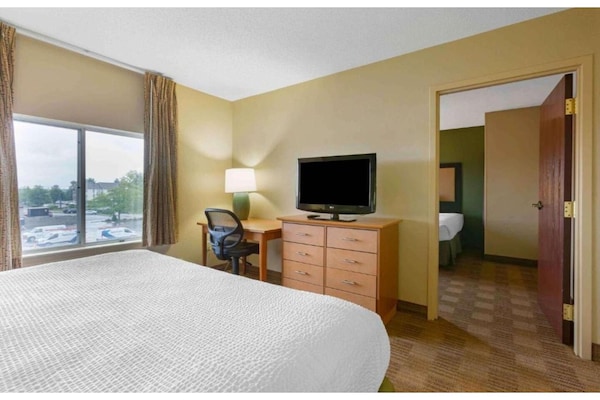 Foto van 1 Kingsize Bed | Niet-roken, Keuken - Vakantiehuis in Findlay OH - BedRoom