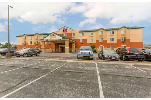 Foto van 1 Kingsize Bed | Niet-roken, Keuken - Vakantiehuis in Findlay OH - ExteriorSummer