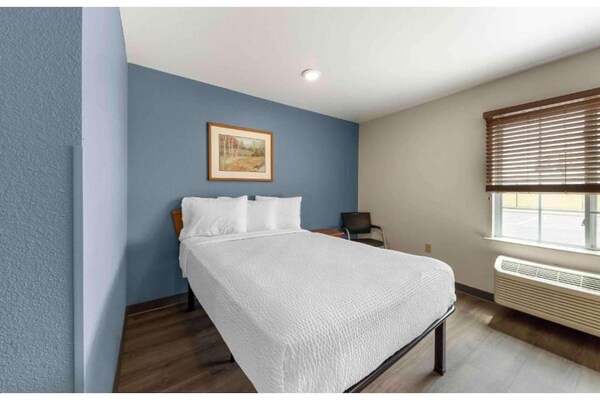 Foto van 1 Tweepersoonsbed | Ada/bad/niet-roken/keuken - Vakantiehuis in Oklahoma City OK - BedRoom