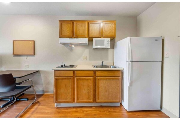 Foto van 1 Tweepersoonsbed | Ada/bad/niet-roken/keuken - Vakantiehuis in Oklahoma City OK - Kitchen
