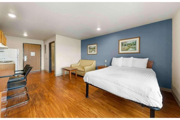 Foto van 1 Tweepersoonsbed | Ada/bad/niet-roken/keuken - Vakantiehuis in Oklahoma City OK - BedRoom