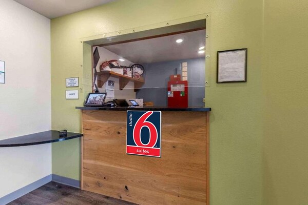 Foto van 1 Tweepersoonsbed | Roken, Keuken - Vakantiehuis in Oklahoma City OK - FloorPlan