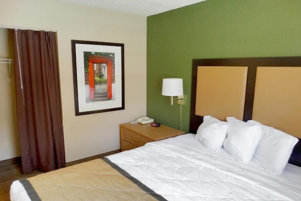 Foto van 1 Kingsize Bed | Toegankelijk Voor Gehoor, Keuken - Vakantiehuis in Philadelphia - BedRoom