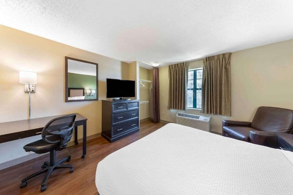 Foto van 1 Kingsize Bed | Toegankelijk Voor Gehoor, Keuken - Vakantiehuis in Philadelphia - BedRoom