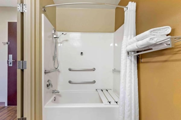 Foto van 1 Kingsize Bed | Toegankelijk Voor Gehoor, Keuken - Vakantiehuis in Philadelphia - BathRoom