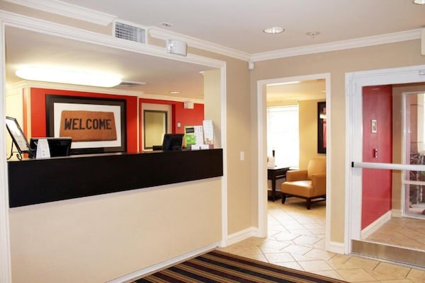 Foto van 1 Queensize Bed | Ada/ri Douche/roken/keuken - Vakantiehuis in Memphis - FloorPlan