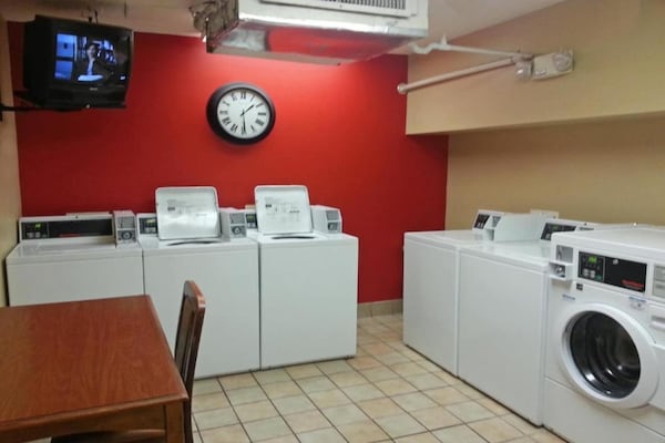 Foto van 1 Queensize Bed | Ada/ri Douche/roken/keuken - Vakantiehuis in Memphis - Facilities