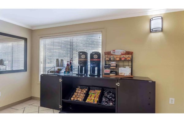 Foto van 1 tweepersoonsbed (queensize) | Rookvrij, Keuken - Vakantiehuis in Memphis - LivingRoom