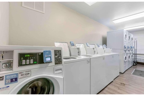 Foto van 1 Queensize Bed | Ada/ri Douche/nsmk/keuken - Vakantiehuis in El Paso TX - Facilities