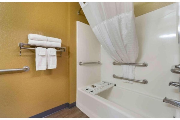 Foto van 1 Queensize Bed | Niet-roken, Keuken - Vakantiehuis in Seattle - BathRoom