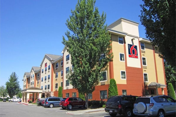 Foto van 1 Queensize Bed | Niet-roken, Keuken - Vakantiehuis in Seattle - ExteriorSummer