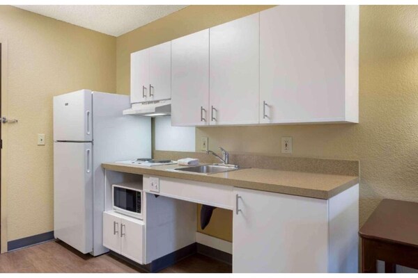 Foto van 1 queen bed | ADA/RI douche, niet-roken, keuken - Vakantiehuis in Seattle - Kitchen