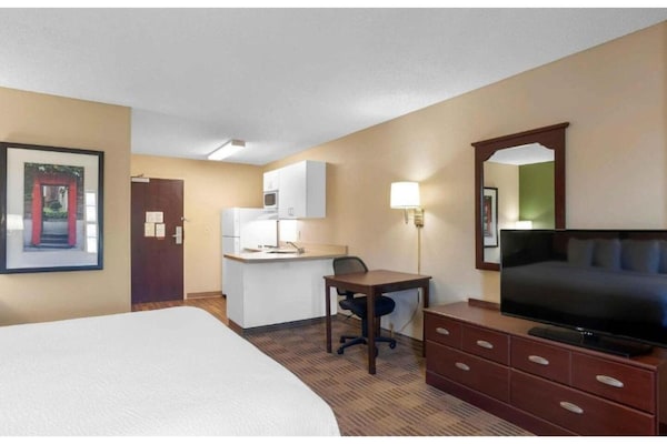 Foto van 1 Kingsize Bed | Niet-roken, Keuken - Vakantiehuis in Milwaukee WI - BedRoom